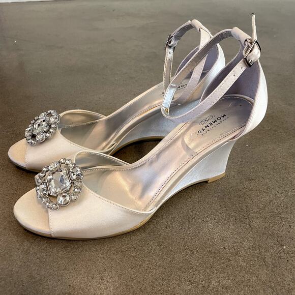 Unforgettable Moments White Satin Jeweled wedge wedding formal shoes womens 7 - Picture 4 of 9